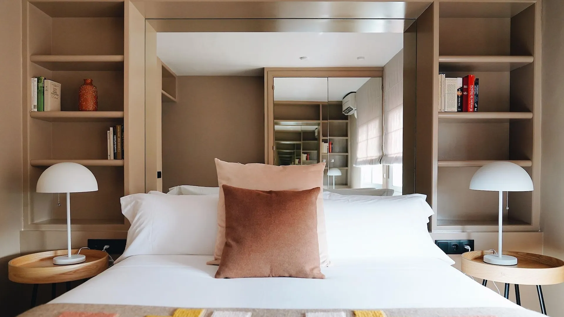 ***  Isabella'S House Aparthotel Barcelona Spain