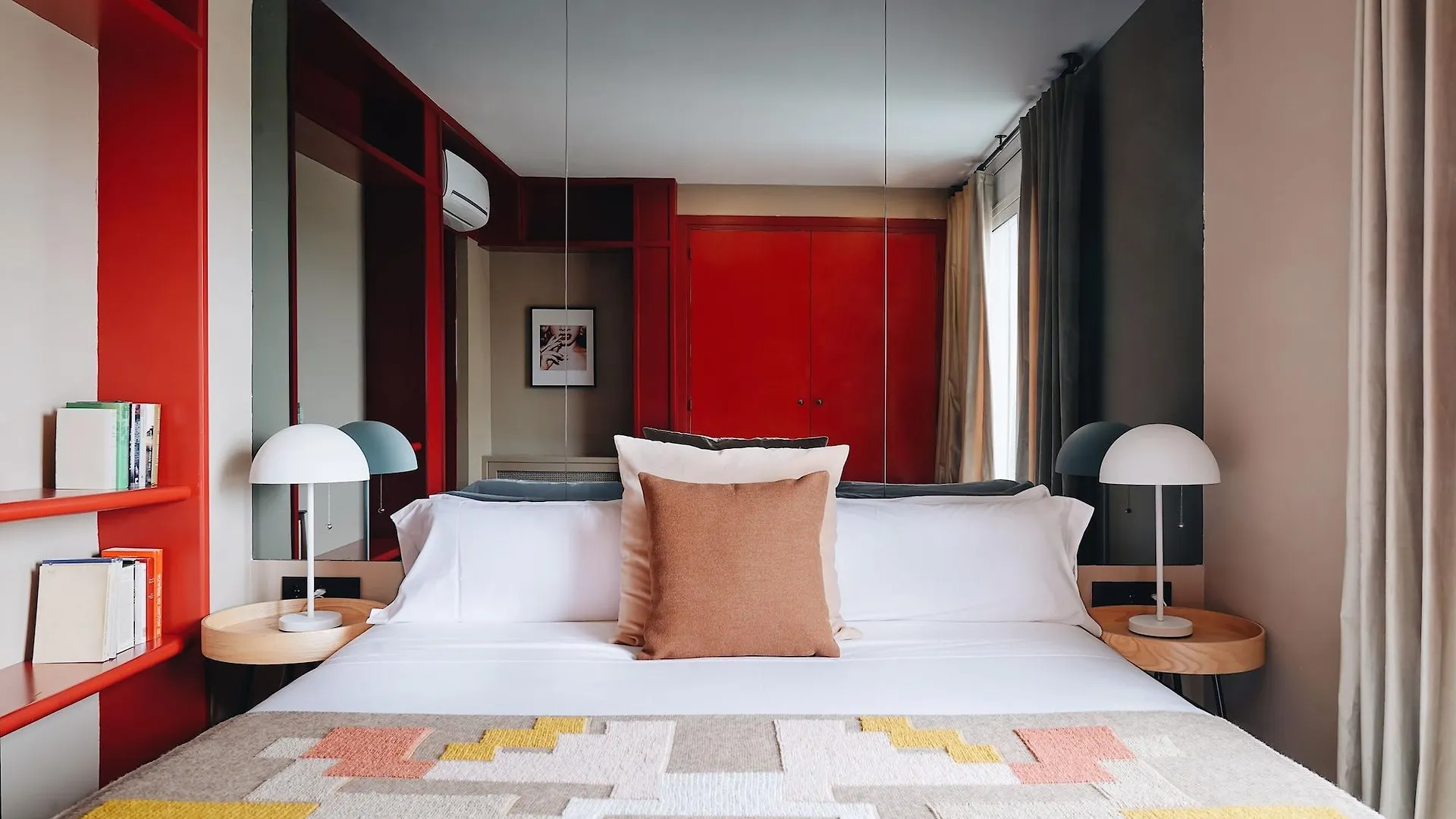 Isabella'S House Aparthotel Barcelona Spain